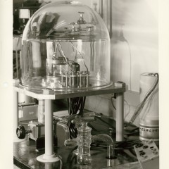 Borg-Warner-Research-Center_Thermoelectric_vacuum-test_1960s_9581